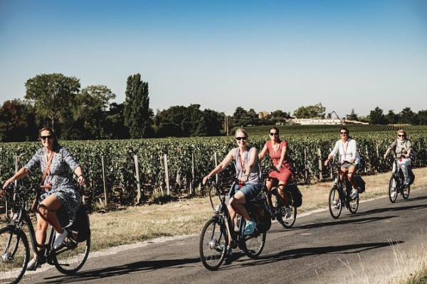 From Saint-Émilion: Electric Bike Day Tour with Lunch : official Rustic Vines tour photo